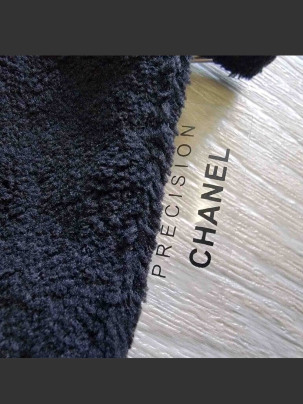 CHANEL Black Shoulder Bag with White CC Emblem VIP GWP - Picture 9 of 14